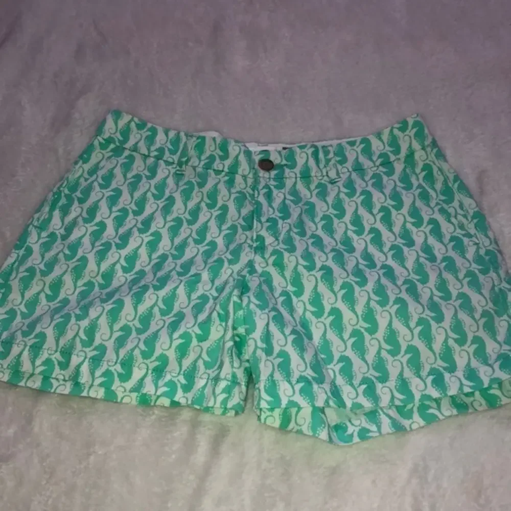 Old Navy Seahorse Print Shorts Size 4‎ Green White